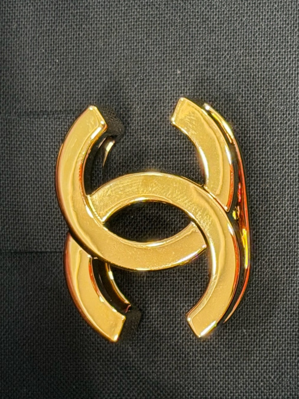 CHANEL Gold Interlocking CC scarf ring 2026 - Picture 10 of 13